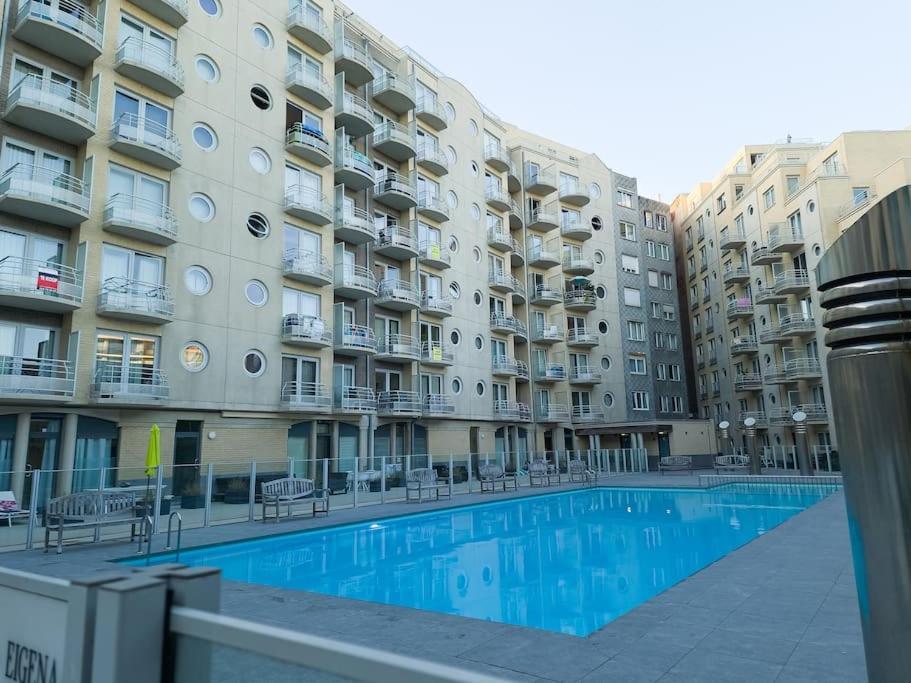 Cozy Studio With Pool Close To The Sea Ostend Exterior photo